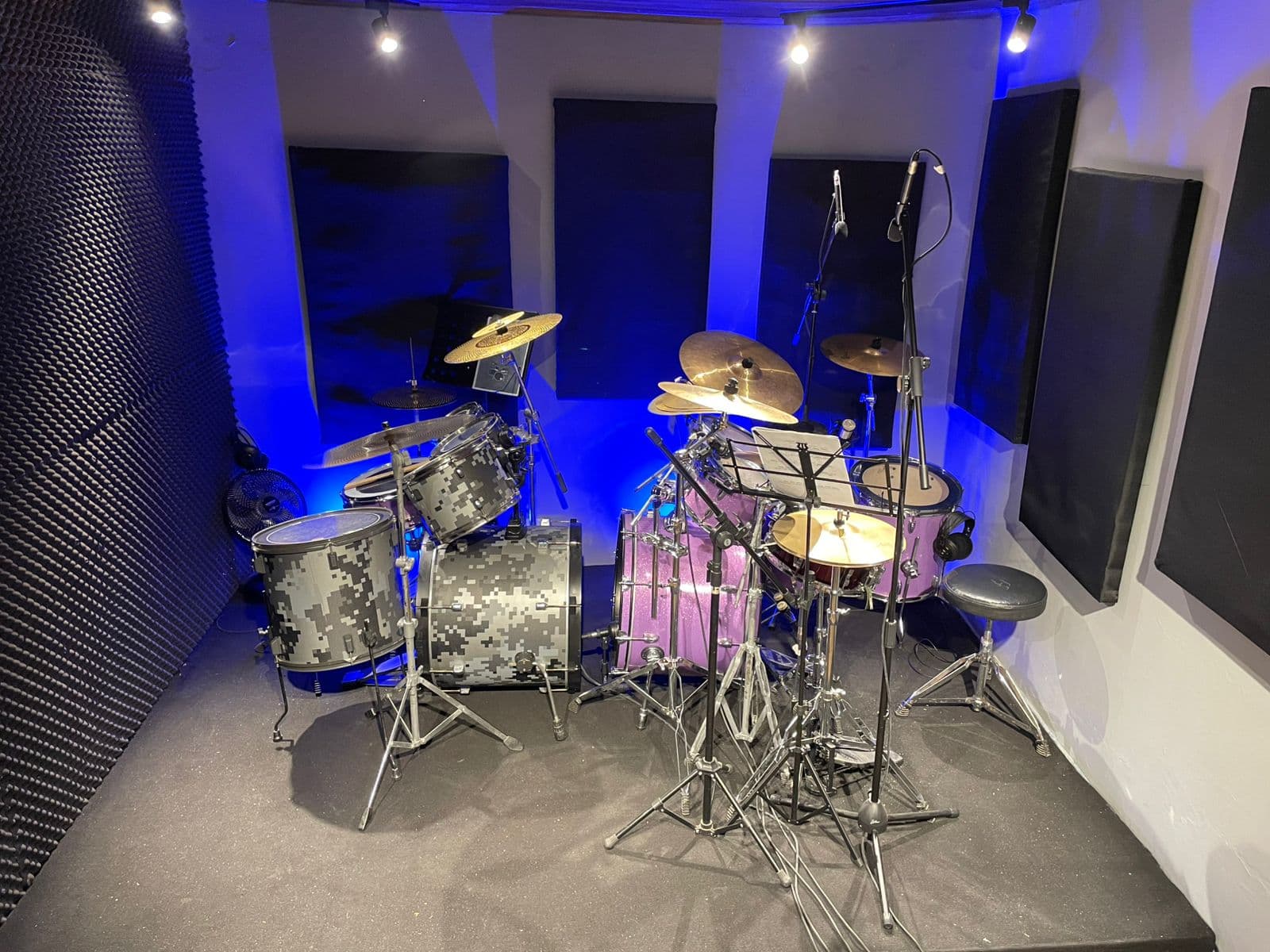 Sala de bateria tratada acusticamente